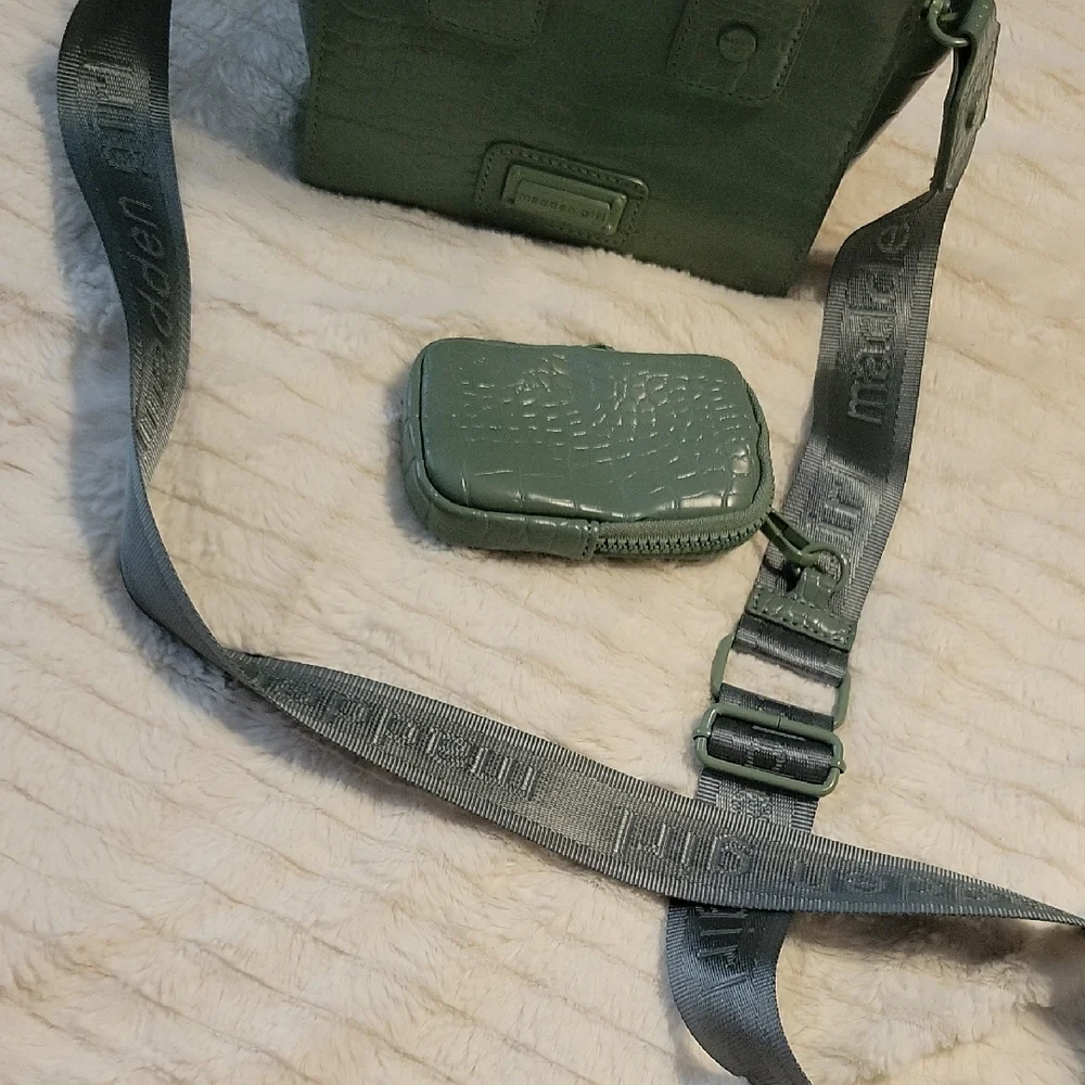 NWOT Madden Girl Green Cross Body Mini Tote in Faux Crocodile - Picture 7 of 11